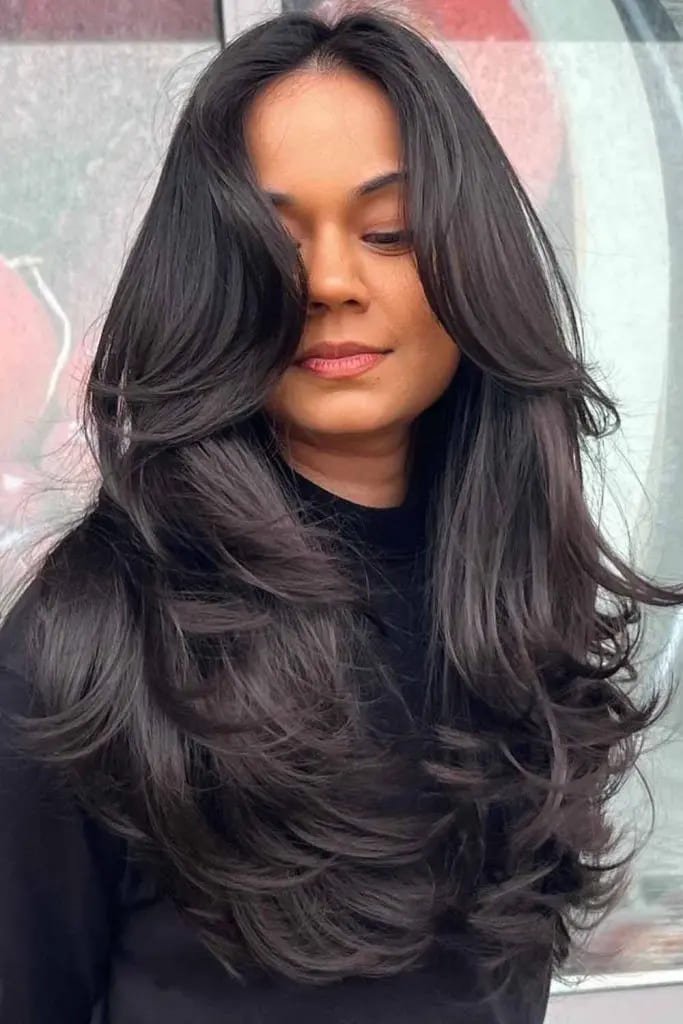  Luxurious Black Layers With a Natural Flow
