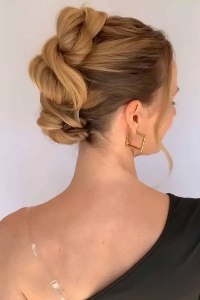  Twisted Low Bun With Soft Waves
